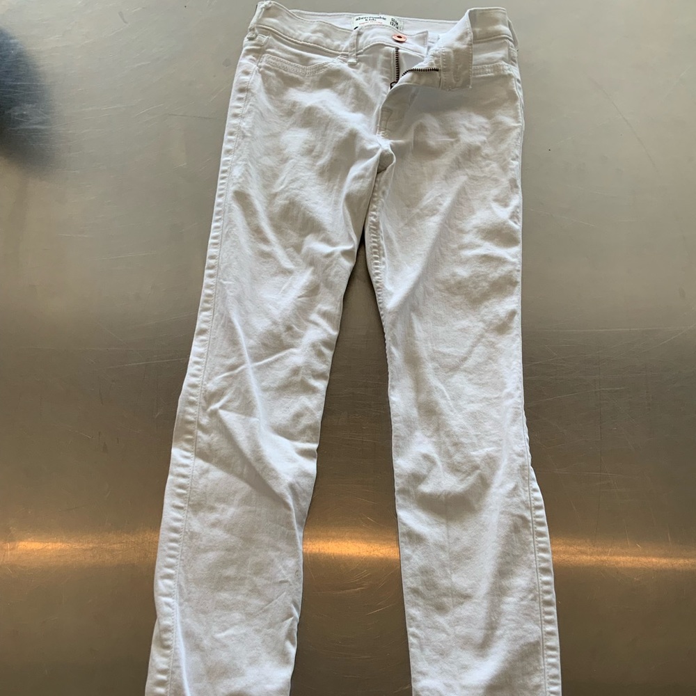 White skinny jeans